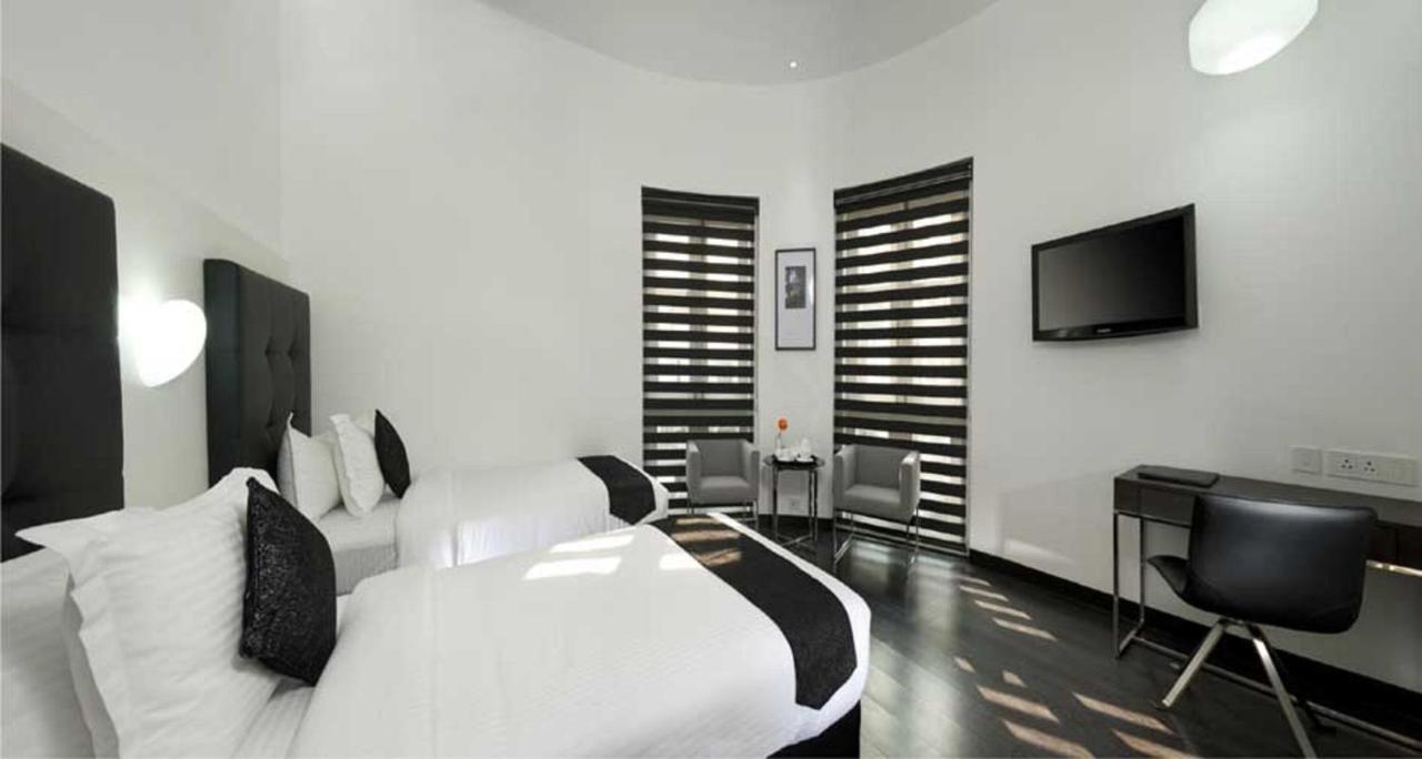 Sapphire Suite Calcutta Exteriör bild