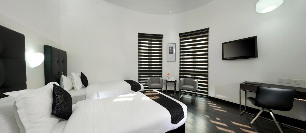 Sapphire Suite Calcutta Exteriör bild