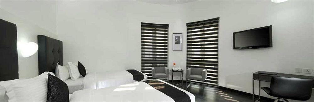 Sapphire Suite Calcutta Exteriör bild