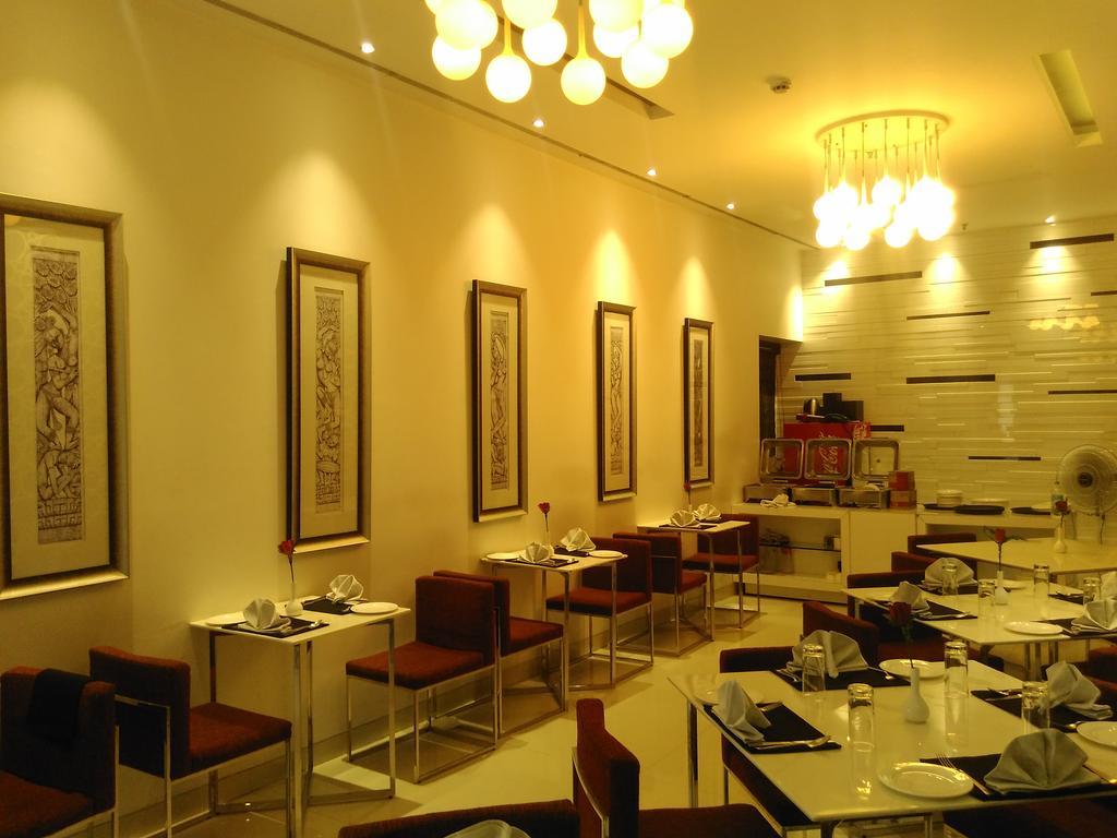 Sapphire Suite Calcutta Exteriör bild