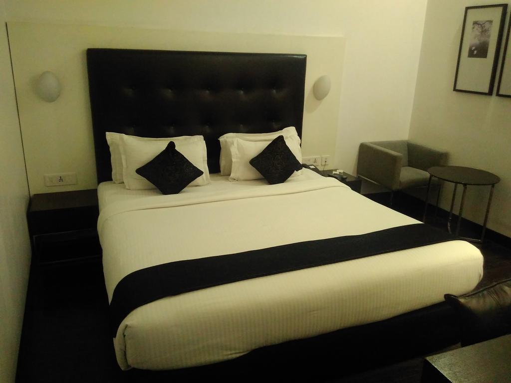 Sapphire Suite Calcutta Exteriör bild