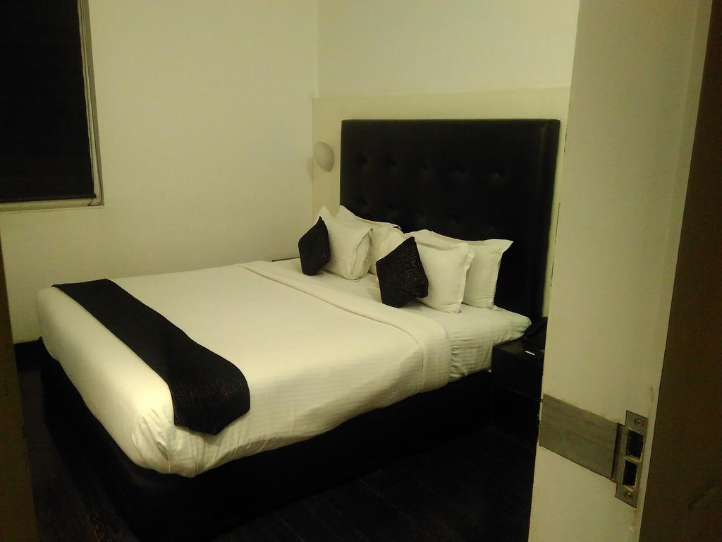 Sapphire Suite Calcutta Exteriör bild