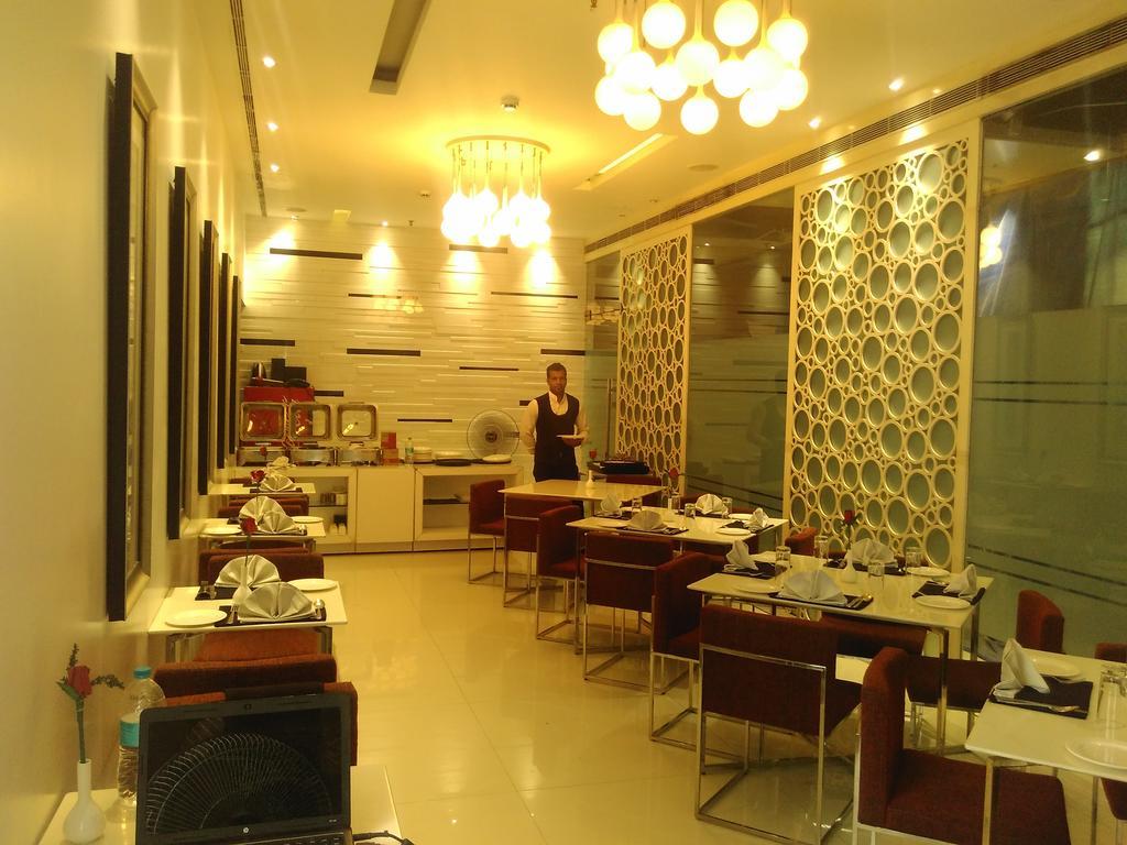 Sapphire Suite Calcutta Exteriör bild