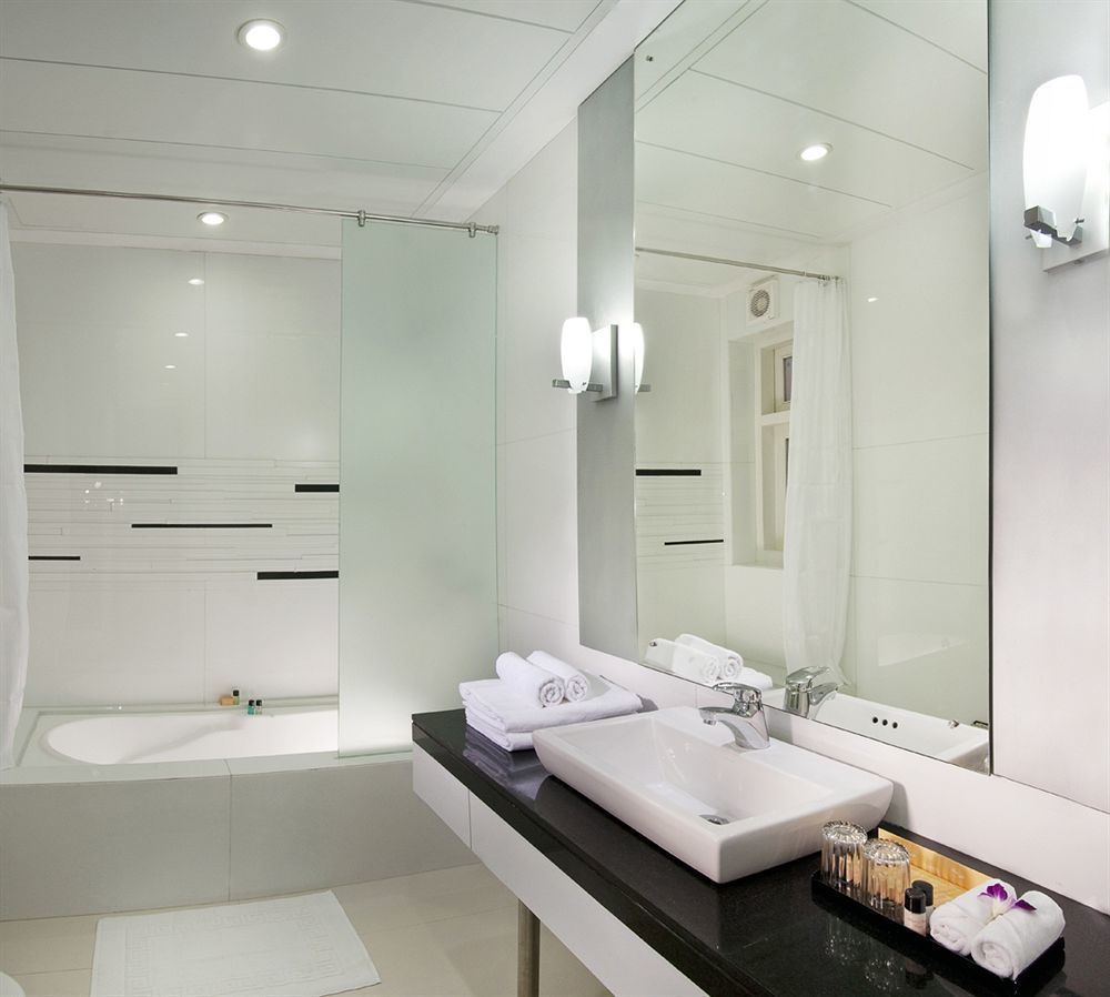 Sapphire Suite Calcutta Exteriör bild
